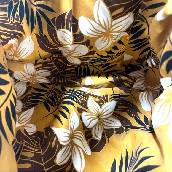 Women's burlap summer tote bag by "white apple". Fun Hawaiian print lining . - Picture 3 of 5
